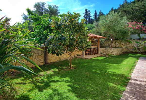 Villa Vrisses: Extérieur, Jardin