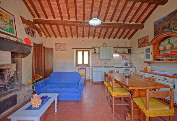 Borgo Veronica: Esszimmer, Küche, Wohnzimmer