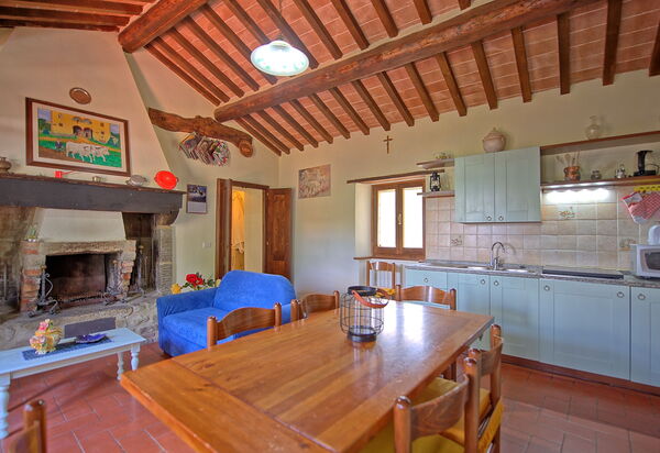 Borgo Veronica: Esszimmer, Küche, Wohnzimmer