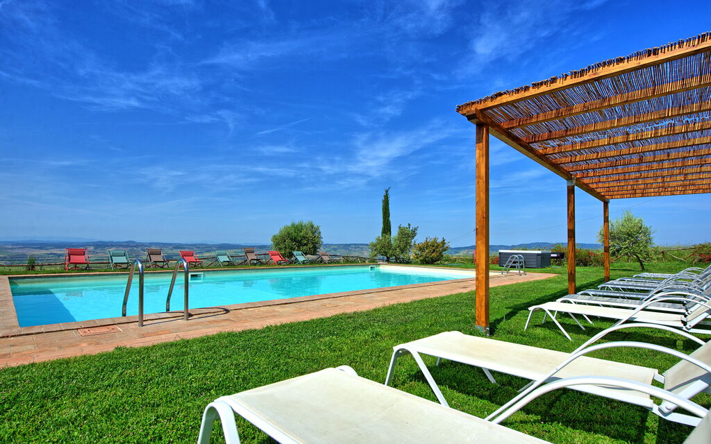 Casale Santa Francesca: all'aperto, Giardino, Piscina