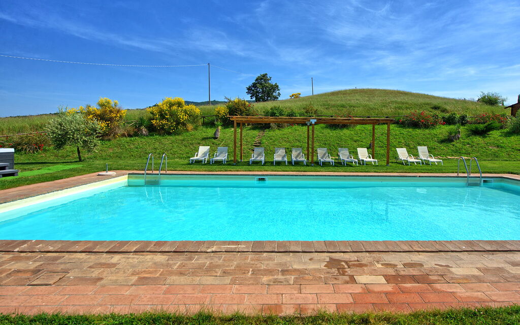 Casale Santa Francesca: all'aperto, Giardino, Piscina