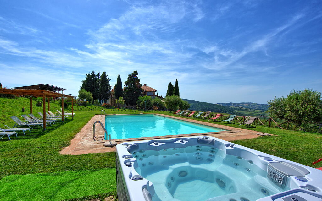 Casale Santa Francesca: all'aperto, Giardino, Piscina