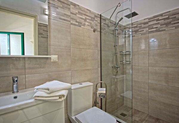 Beachfront Villa Seasun: Bathroom