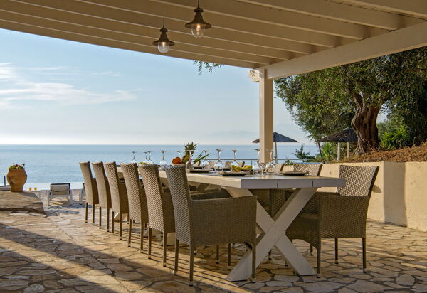 Beachfront Villa Seasun: Balcony / Terrace / Patio, Outdoor