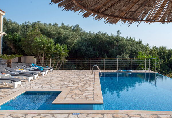Beachfront Villa Seasun: Outdoor, Pool