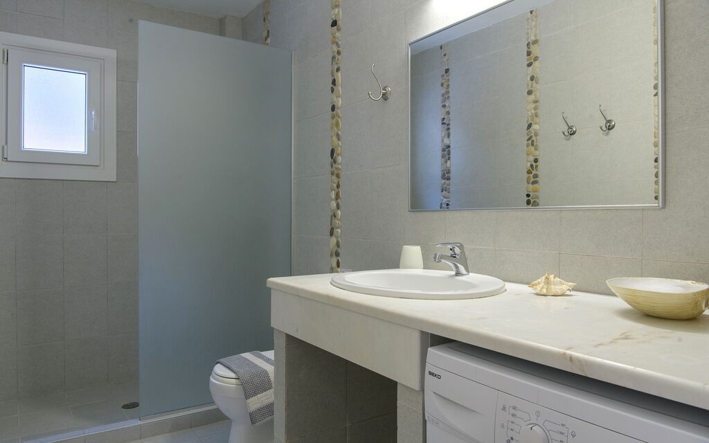 Beachfront Villa Seasun: Bathroom