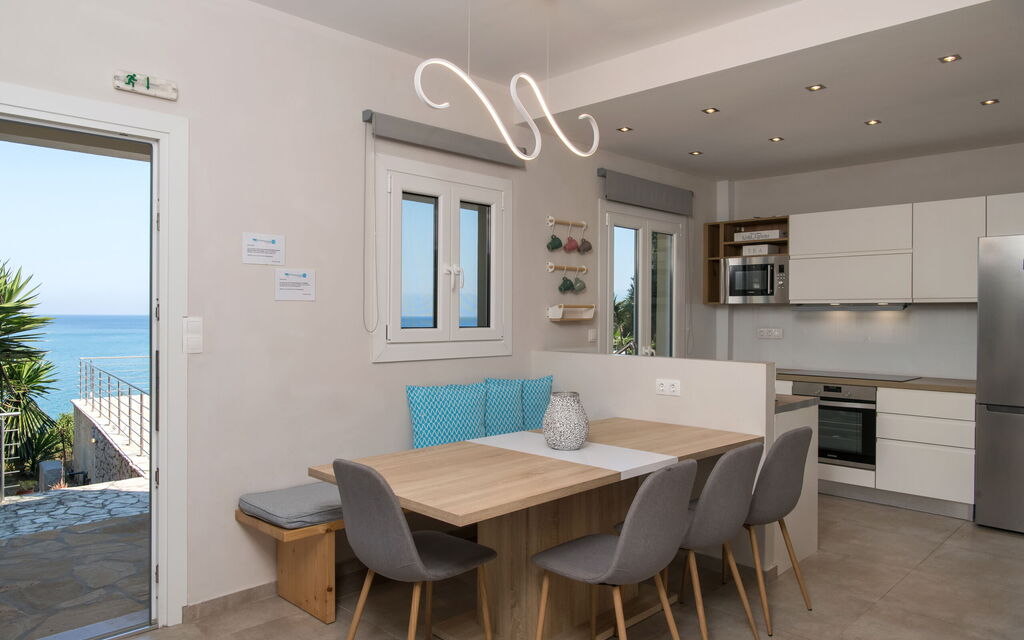 Beachfront Villa Seasun: Dining Room, Kitchen