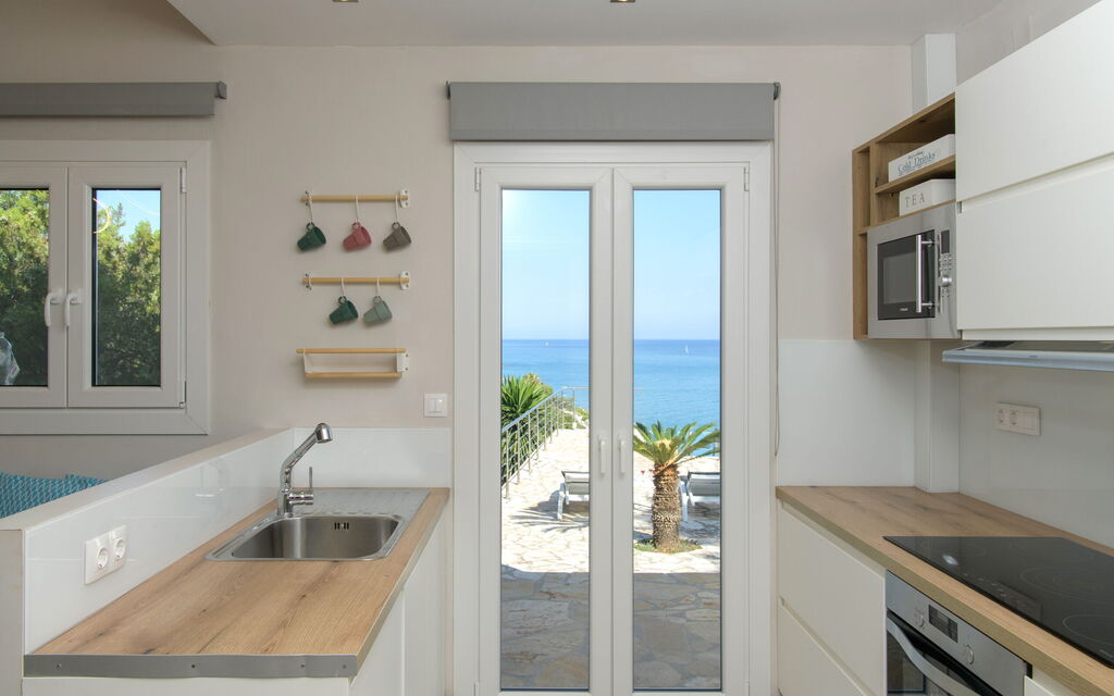 Beachfront Villa Seasun: Kitchen