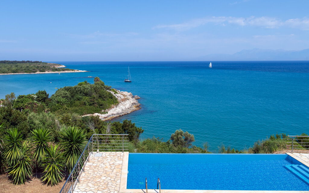 Beachfront Villa Seasun: Outdoor, Pool, Scenic View