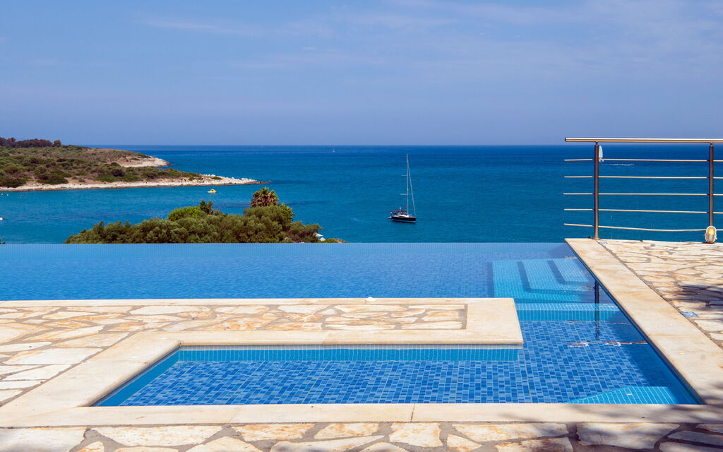 Beachfront Villa Seasun: Outdoor, Pool, Scenic View