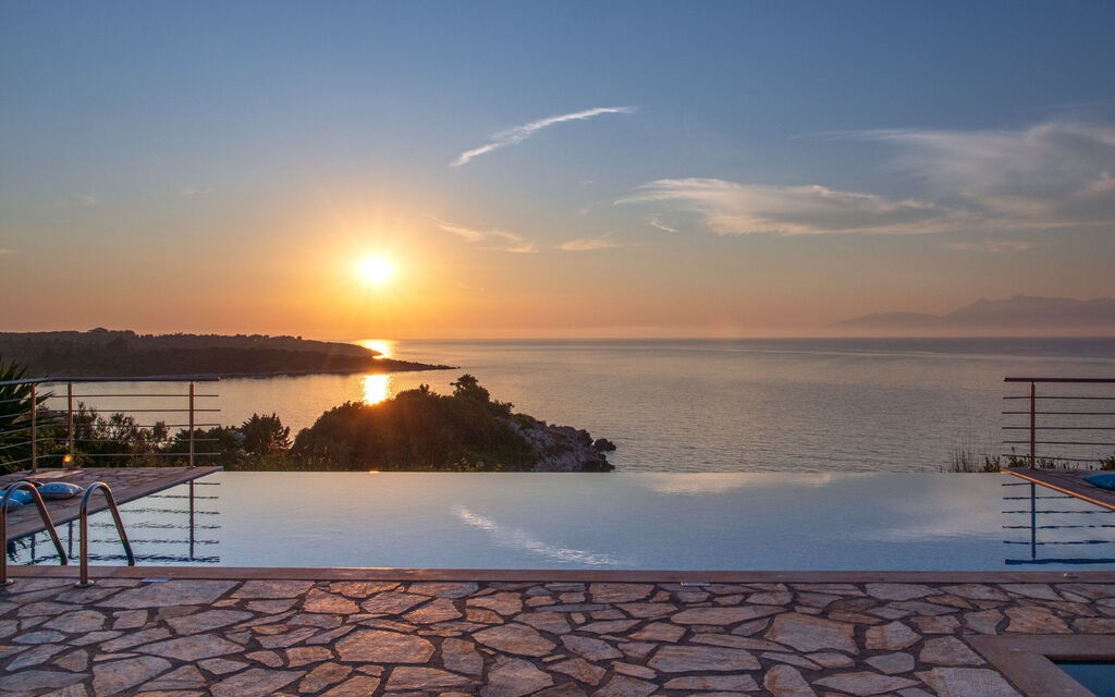 Beachfront Villa Seasun: Outdoor, Pool, Scenic View