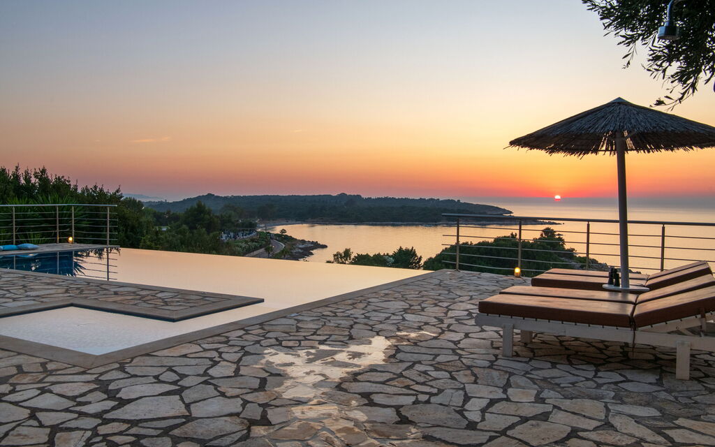 Beachfront Villa Seasun: Outdoor, Pool, Scenic View