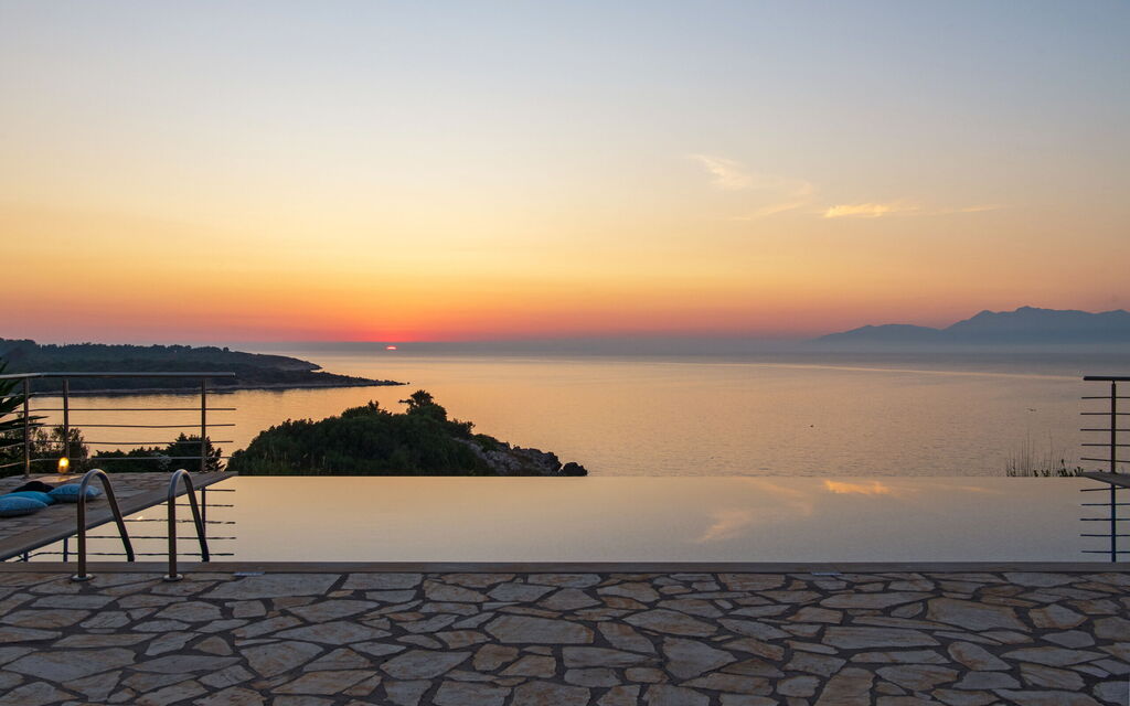 Beachfront Villa Seasun: Outdoor, Pool, Scenic View