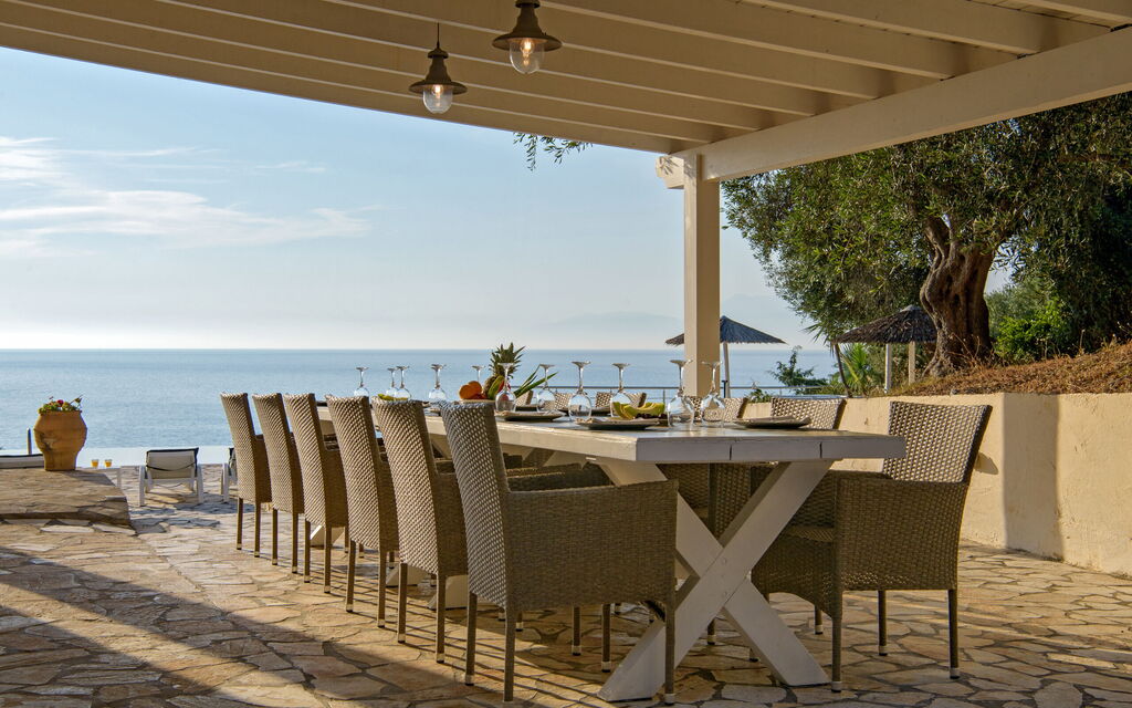Beachfront Villa Seasun: Balcony / Terrace / Patio, Outdoor