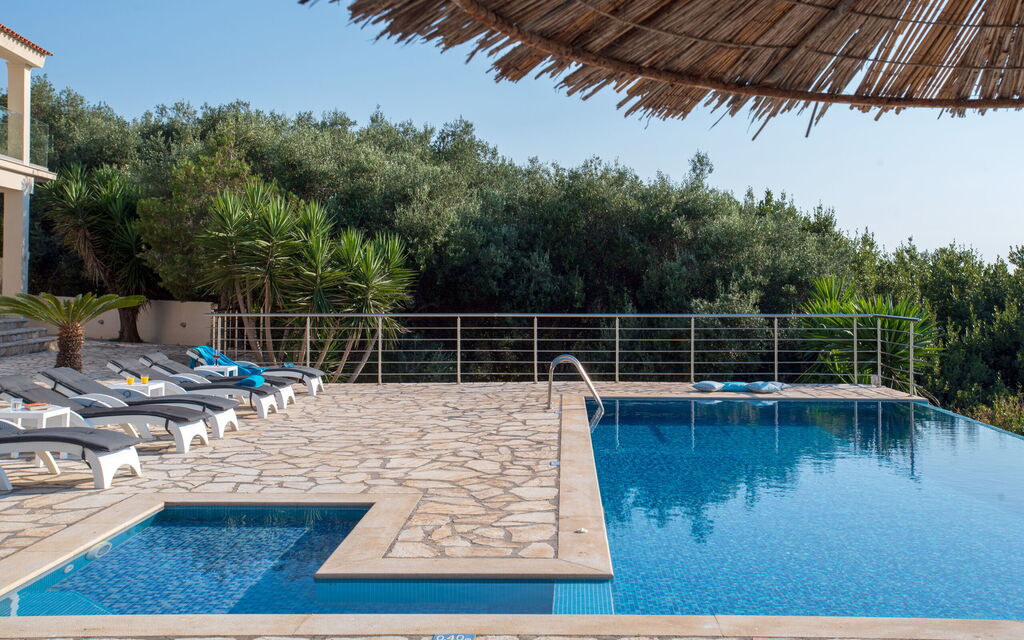 Beachfront Villa Seasun: Outdoor, Pool