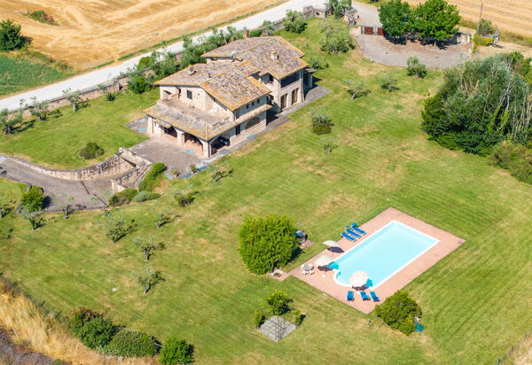 Villa Assisi: Garten, Schwimmbad