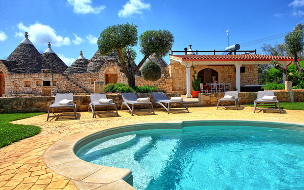 Trullo Santo Stefano: Garden, Outdoor, Pool