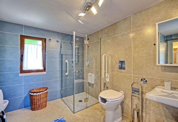 Lamia Santo Arcangelo: Bad