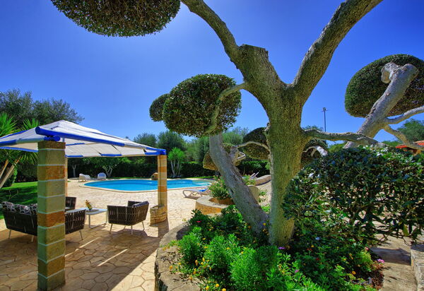 Lamia Santo Arcangelo: Außen, Garten, Schwimmbad