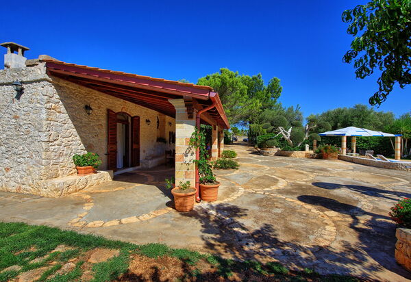 Lamia Santo Arcangelo: Außen