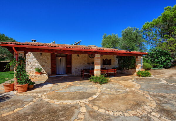 Lamia Santo Arcangelo: Außen