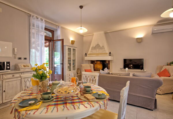 Lamia Santo Arcangelo: Esszimmer, Wohnzimmer