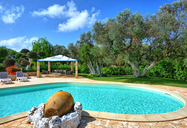 Lamia Santo Arcangelo: Draussen, Garten, Schwimmbad