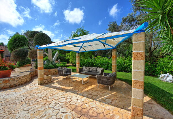 Lamia Santo Arcangelo: Draussen, Garten