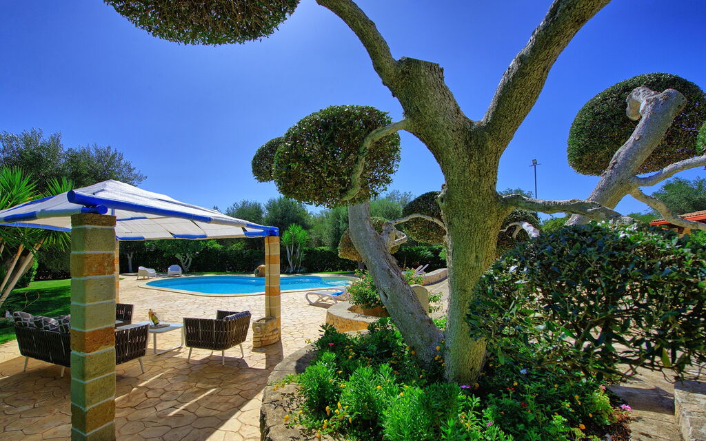 Lamia Santo Arcangelo: Building Exterior, Garden, Pool