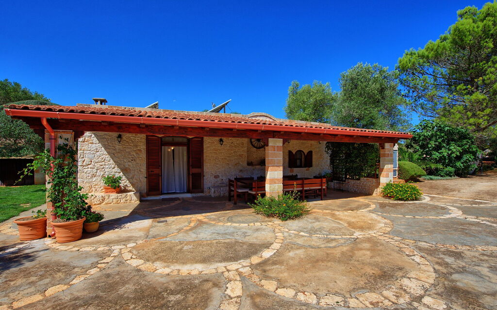 Lamia Santo Arcangelo: Building Exterior