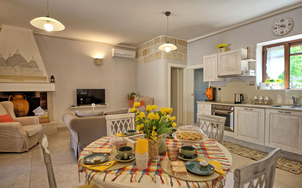 Lamia Santo Arcangelo: Dining Room, Kitchen, Living Room