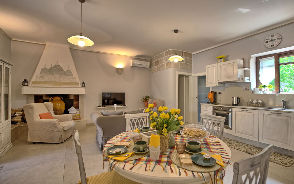 Lamia Santo Arcangelo: Dining Room, Kitchen, Living Room