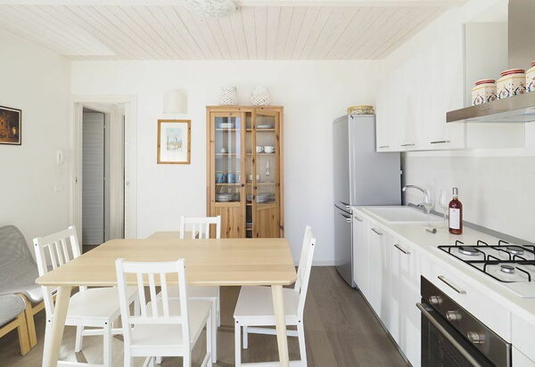 Villa Ariel: Esszimmer, Küche, Wohnzimmer