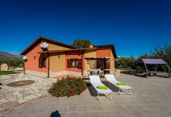 Villa Del Golfo: Buitenshuis