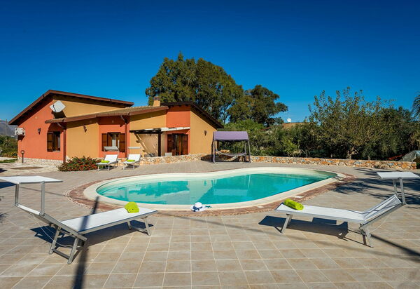 Villa Del Golfo: zwembad