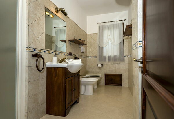 Villa Del Golfo: Badkamer