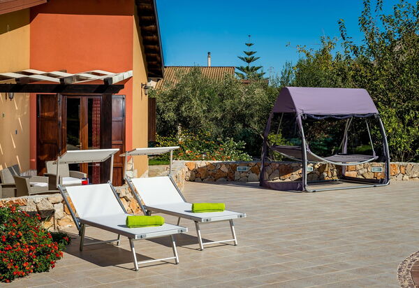 Villa Del Golfo: Buitenshuis