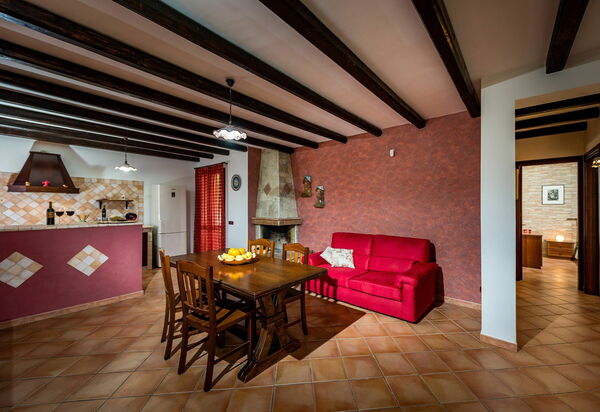 Villa Del Golfo: Keuken, Lunchroom, Woonkamer