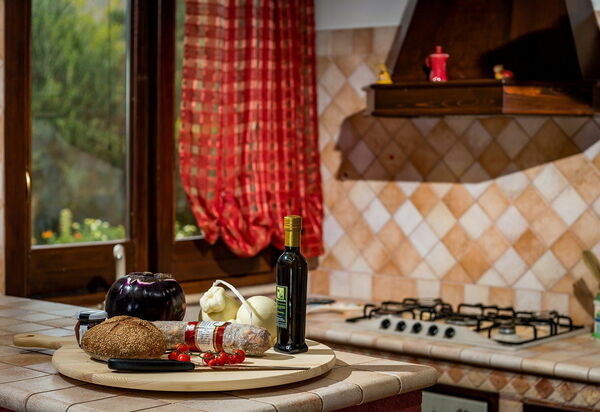 Villa Del Golfo: Keuken, Lunchroom, Woonkamer