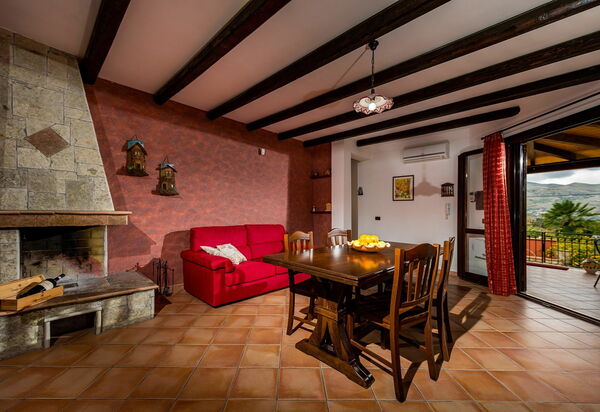 Villa Del Golfo: Keuken, Lunchroom, Woonkamer