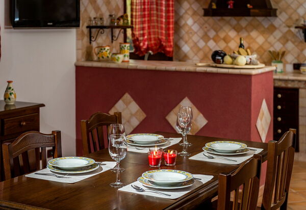 Villa Del Golfo: Keuken, Lunchroom, Woonkamer