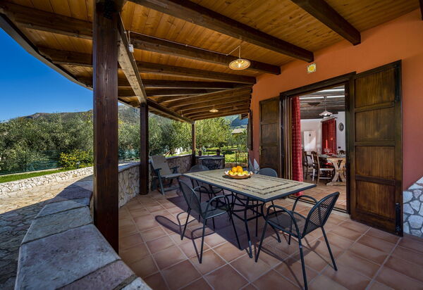 Villa Del Golfo: Buitenshuis