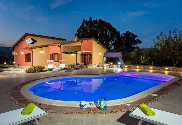 Villa Del Golfo: zwembad