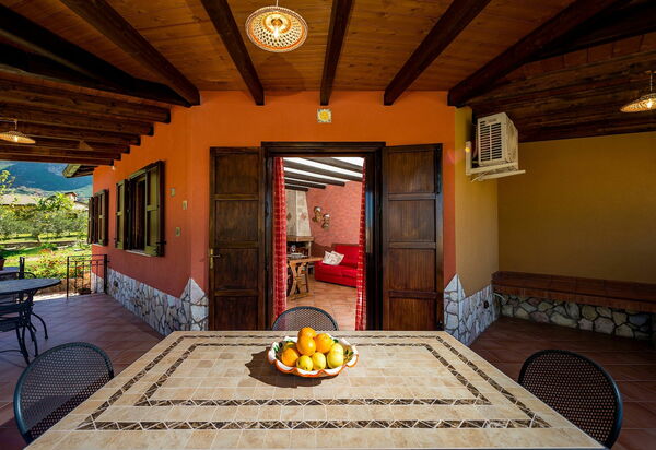 Villa Del Golfo: Buitenshuis