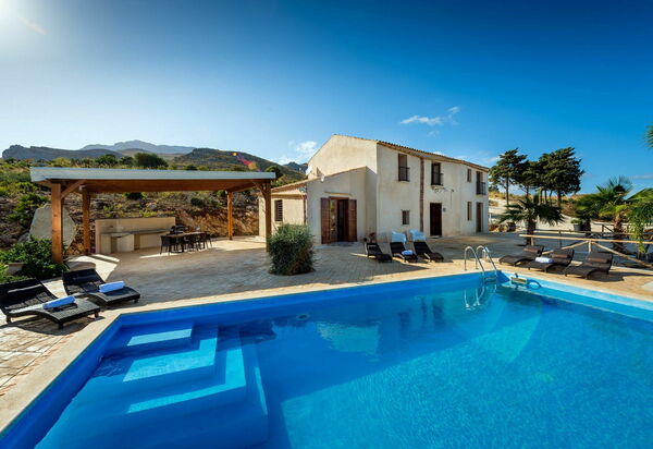 Villa Le Muse: бассейн, Открытый