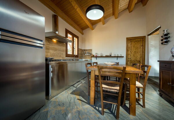 Villa Le Muse: Кухня, Столовая