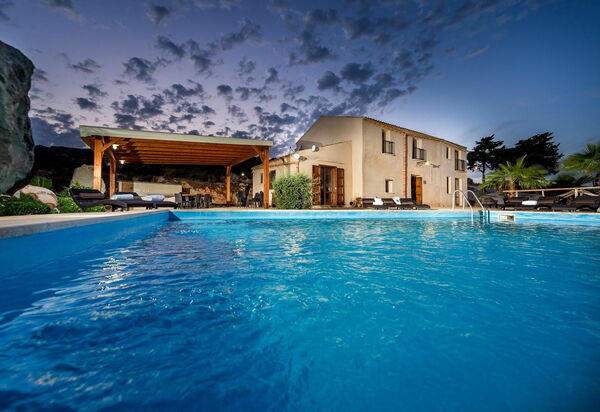 Villa Le Muse: бассейн, Открытый