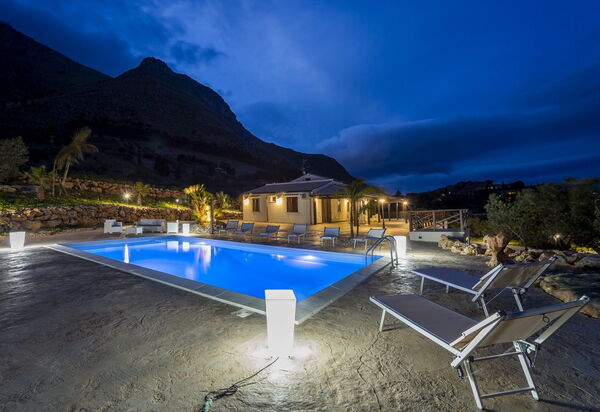 Villa Mare e Monti: bassin, Extérieur