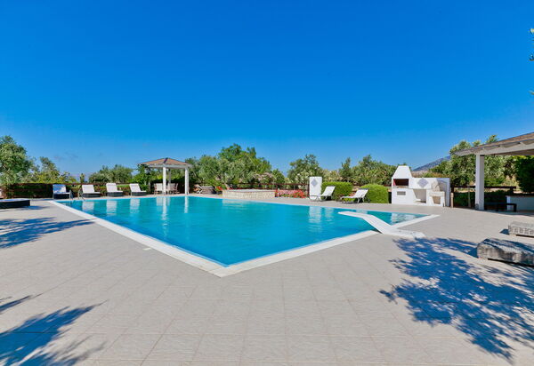 Tenutersa: bassin, Extérieur, Extérieurs