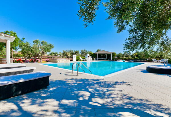 Tenutersa: bassin, Extérieur, Extérieurs